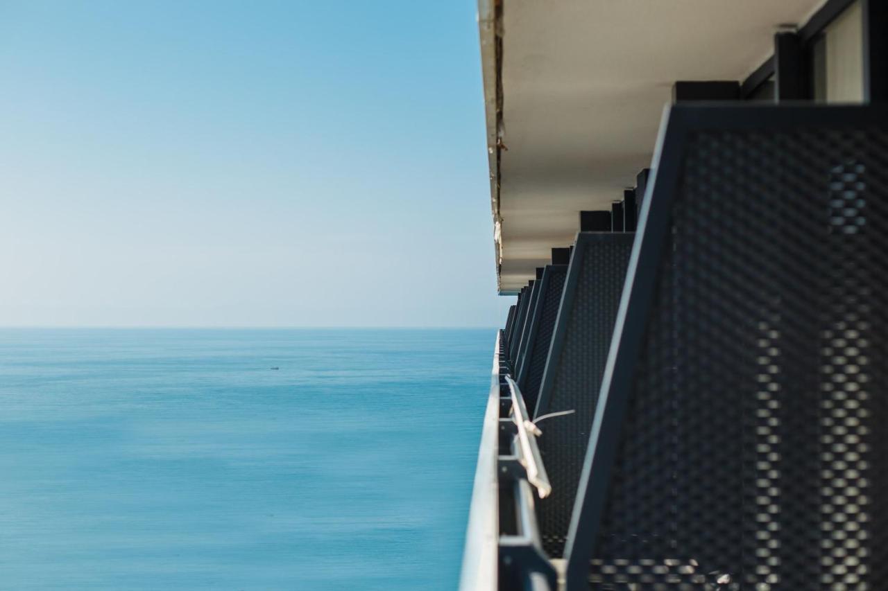 Premium Aparthotel With Sea View Батуми Экстерьер фото